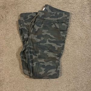 Bella Dahl camo joggers